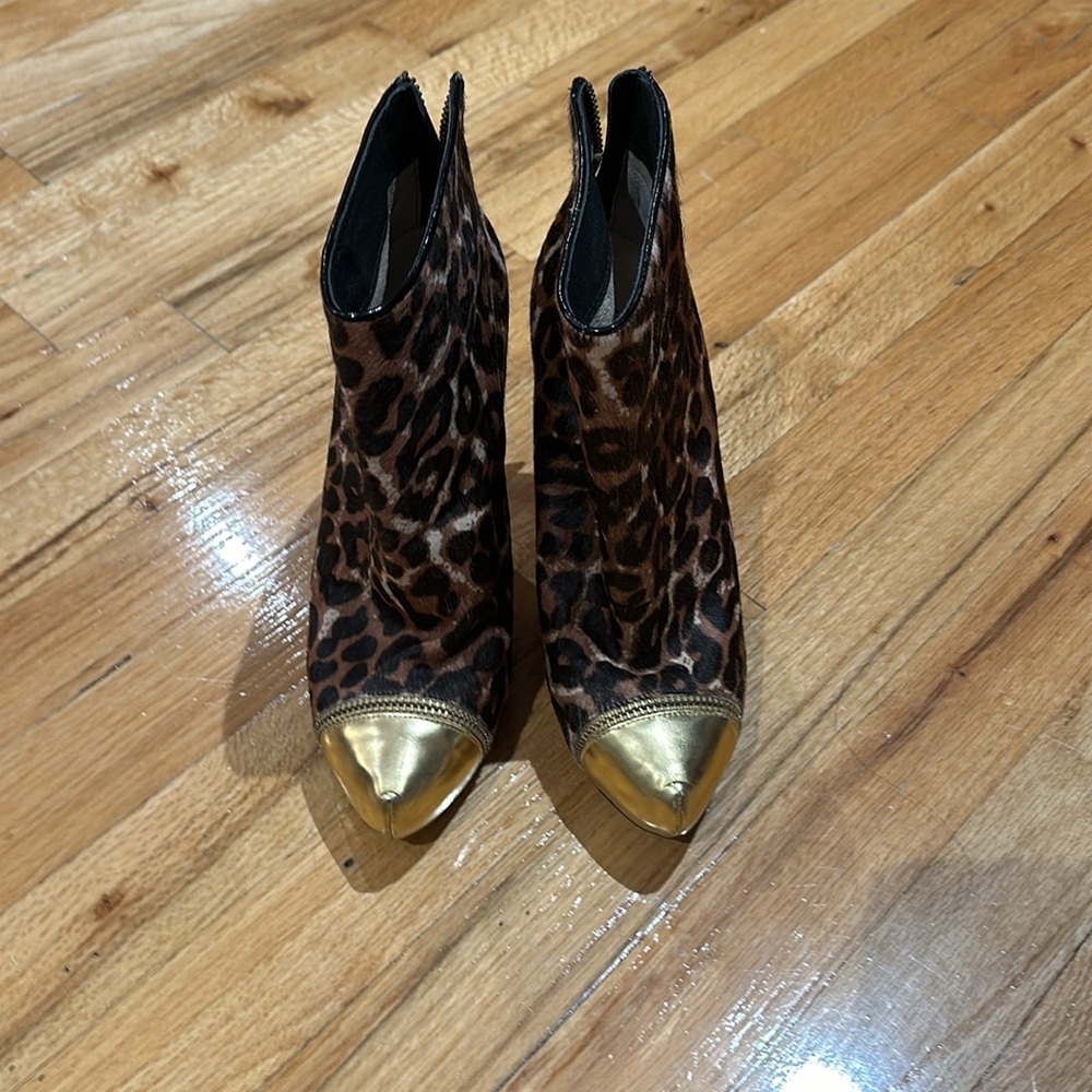 Michael Kors Women’s Cheetah Zip Up Booties Great Condition sz 7 - Picture 3 of 8